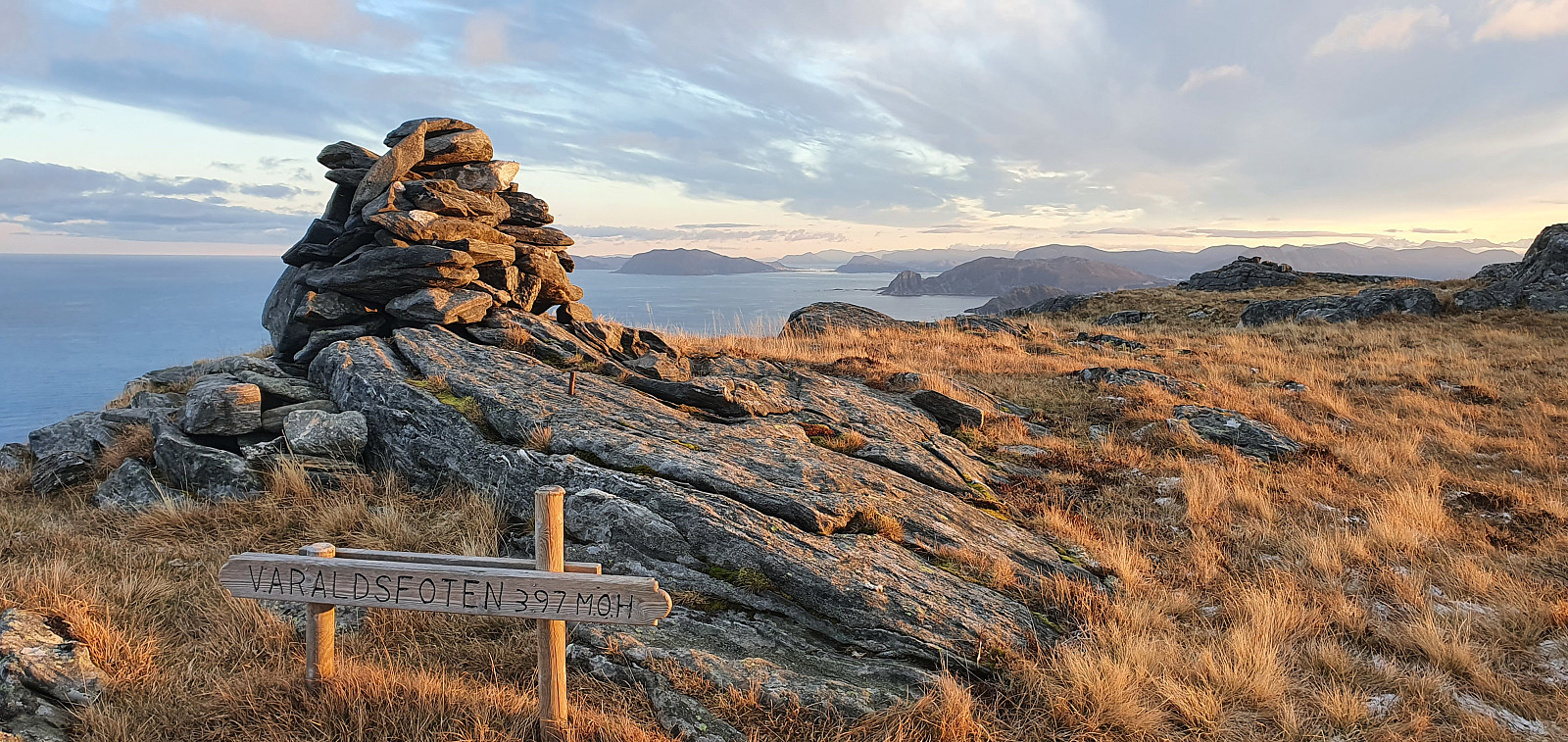Fjelltur til Varaldsfoten (397 moh) på Stadlandet