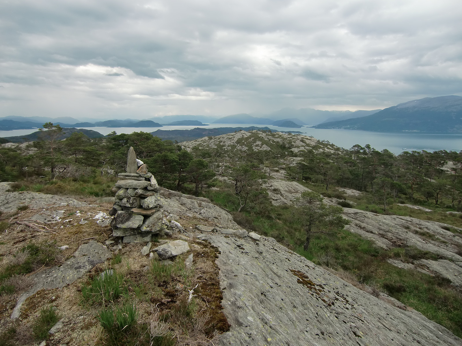 Fjelltur til Kongshaug (229 moh) på øya Skorpo