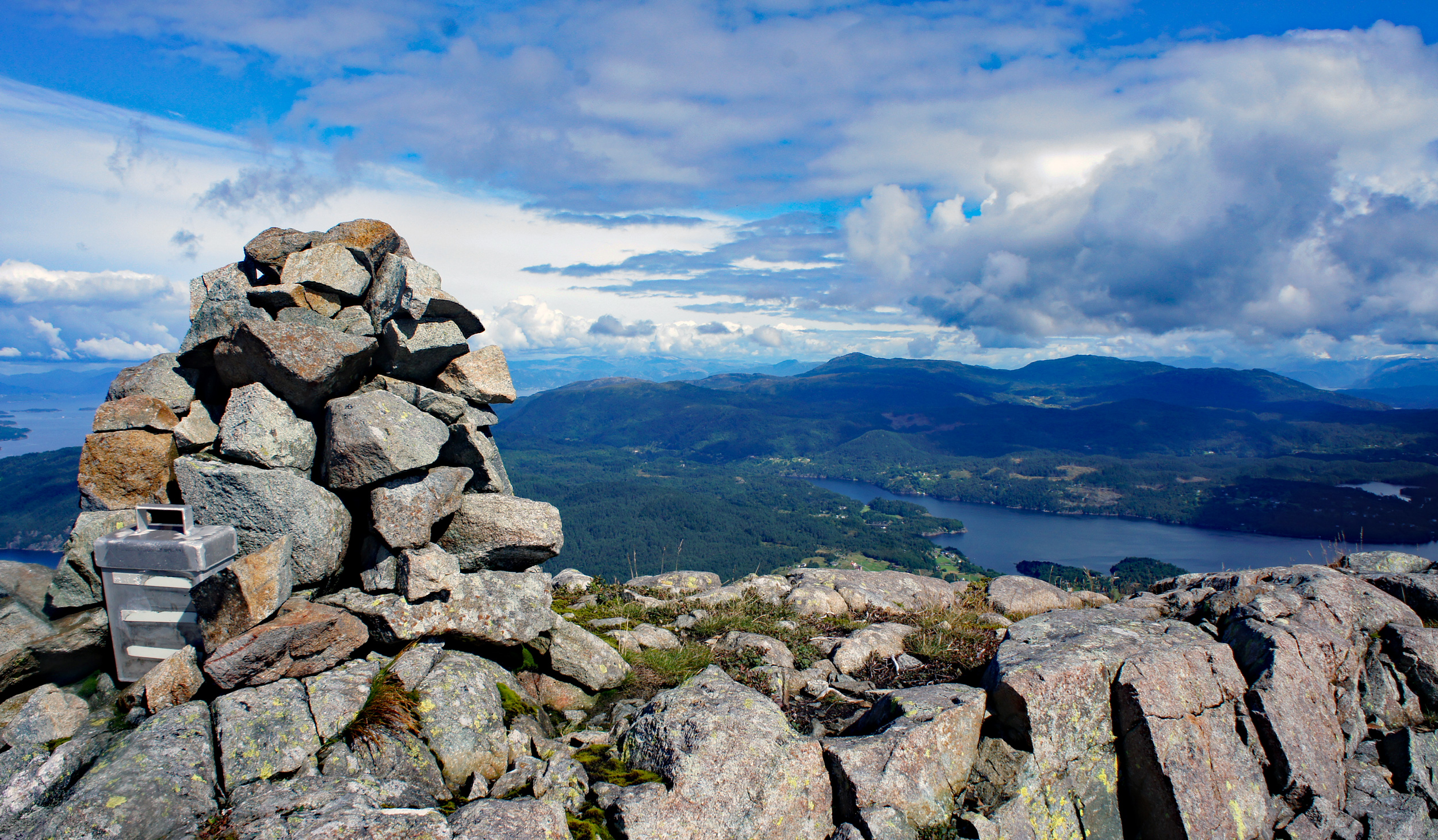 Tindane (596 moh) fra Vistvik på Stord