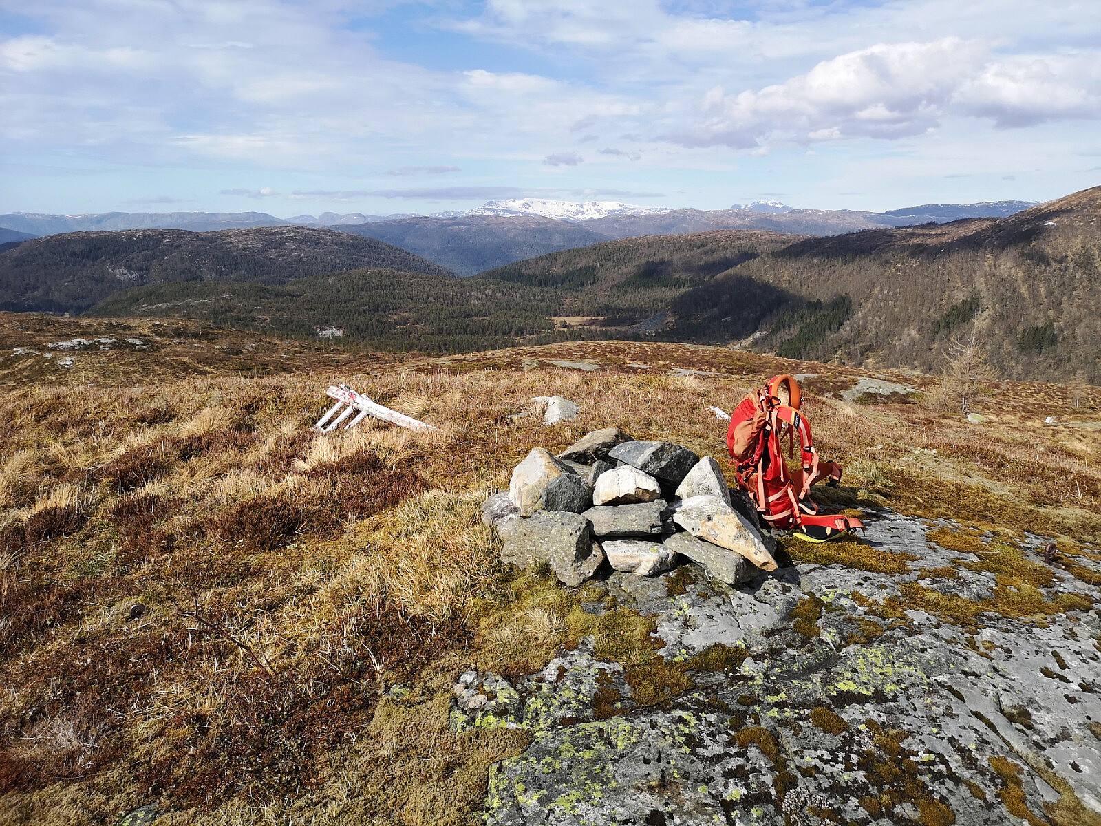 Kort fjelltur til Alefjellet (459 moh) i Hyllestad