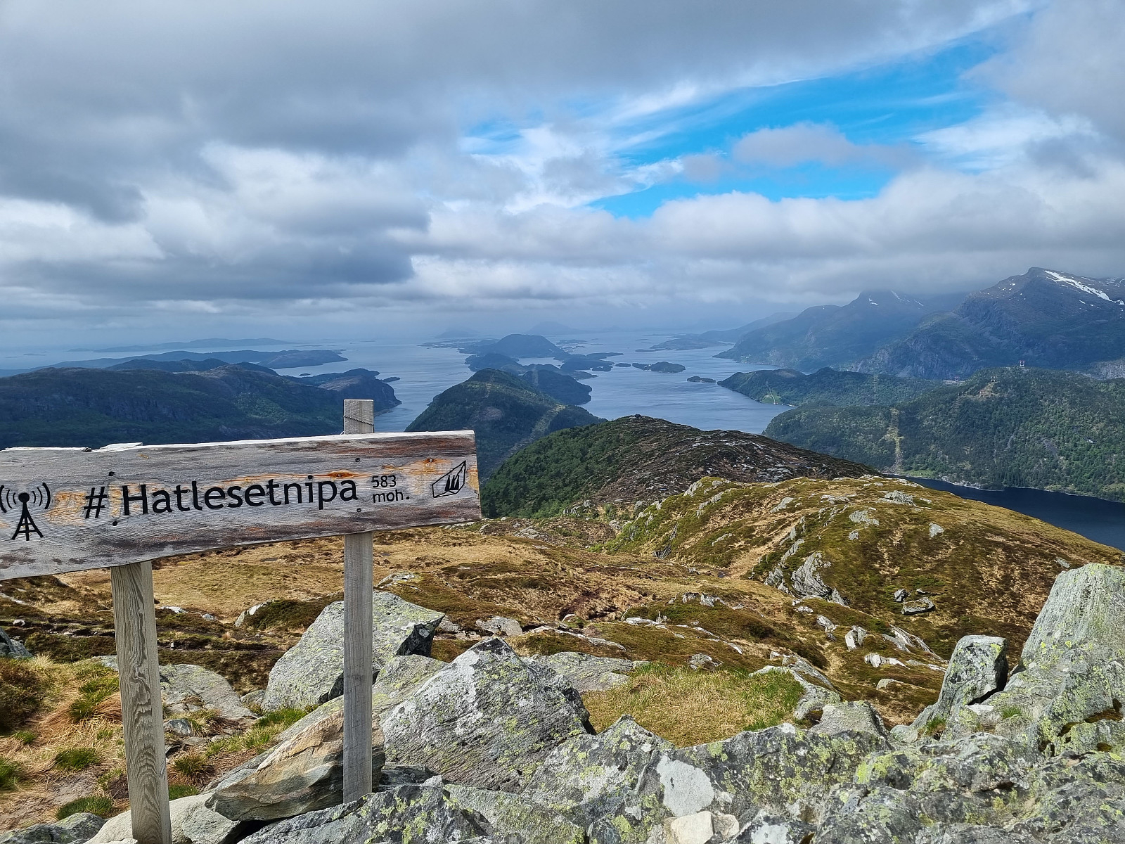 Fjelltur Hatlesetnipa (583 moh) fra Hatleset
