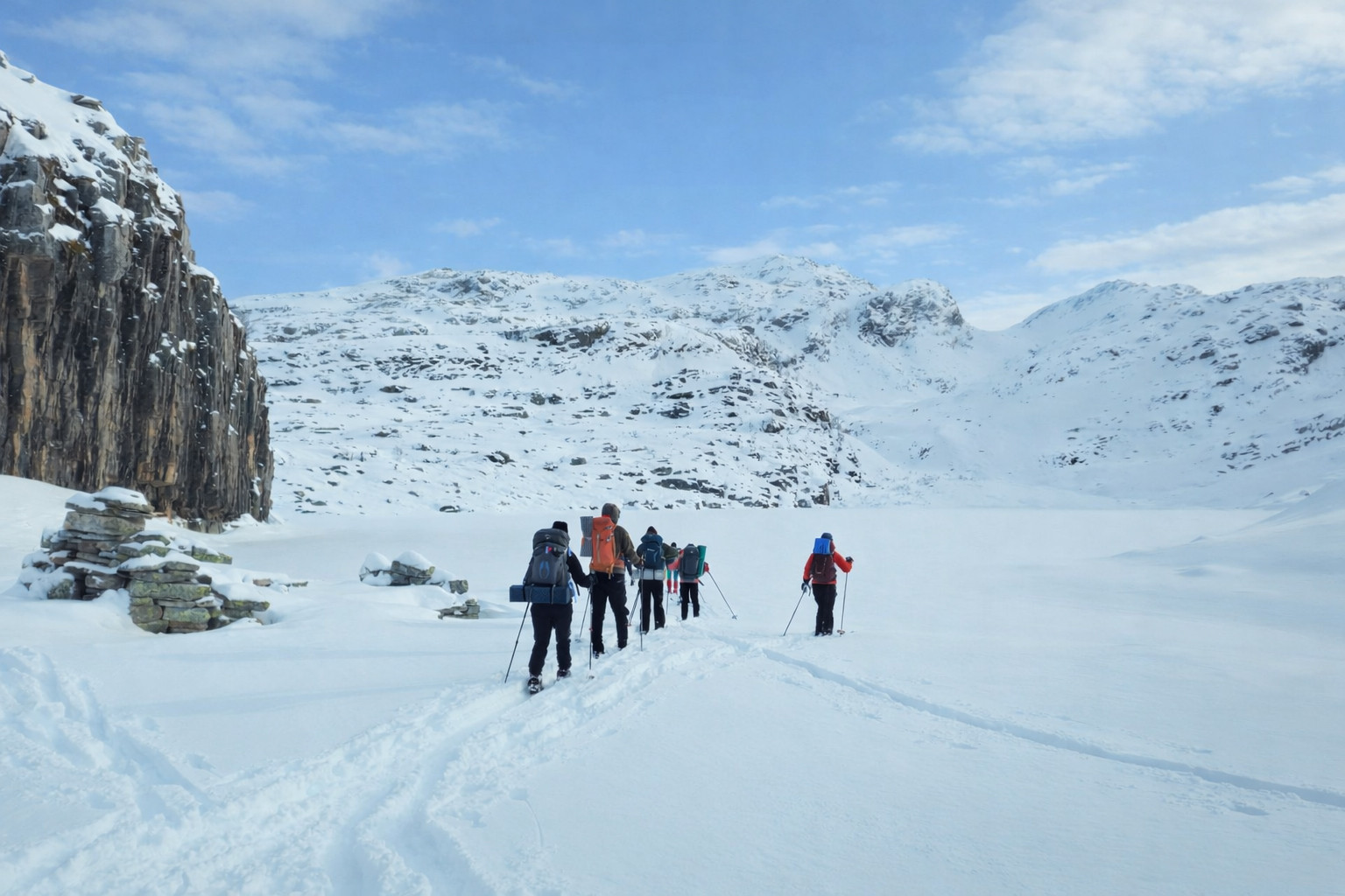 Skitur over islagte vann via Søyasete og Kjerringadalen mot Hamlagrøosen