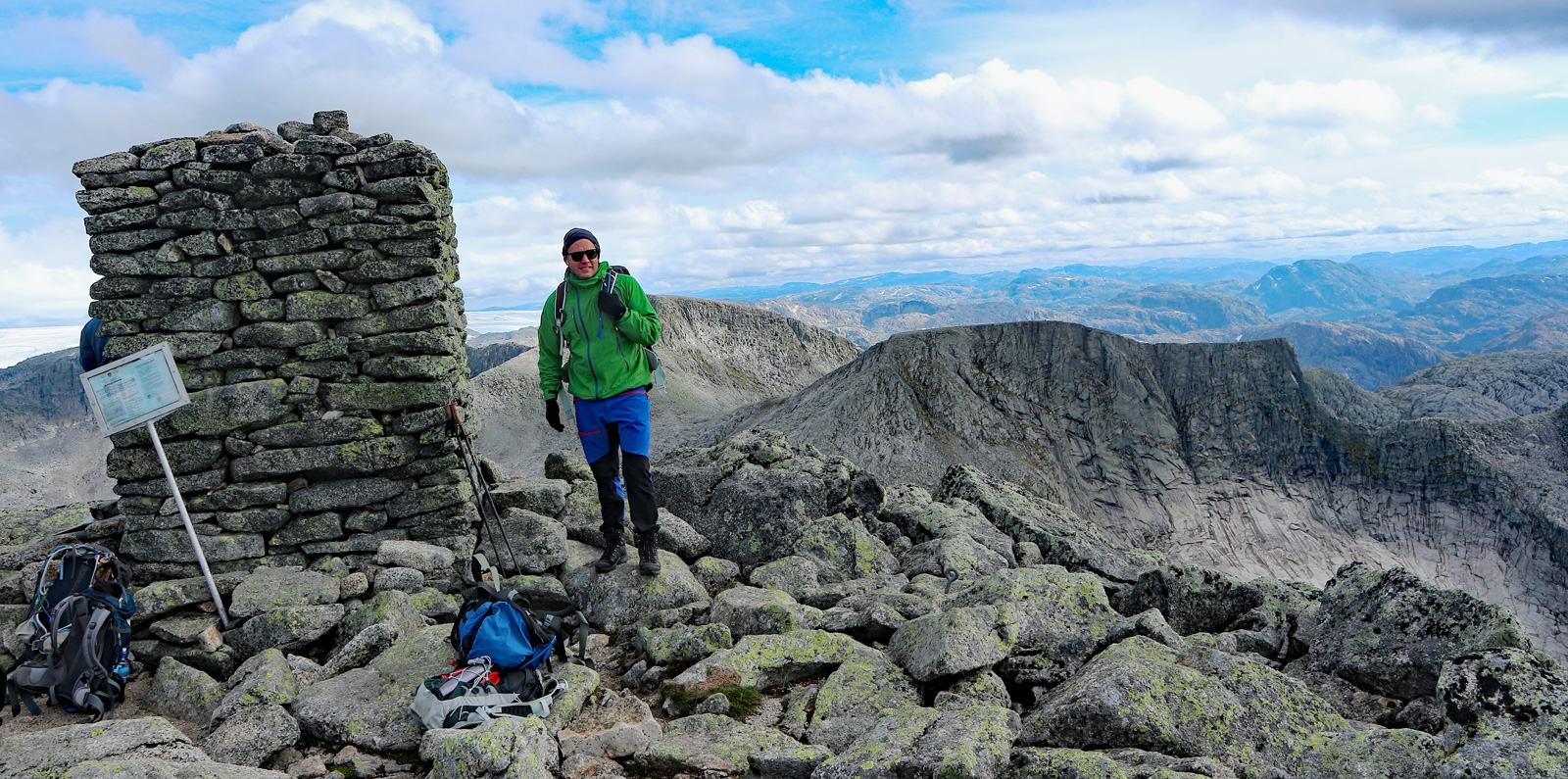 Melderskin 1426 moh i Rosendal – utsikt mot Folgefonna og Hardangerfjorden