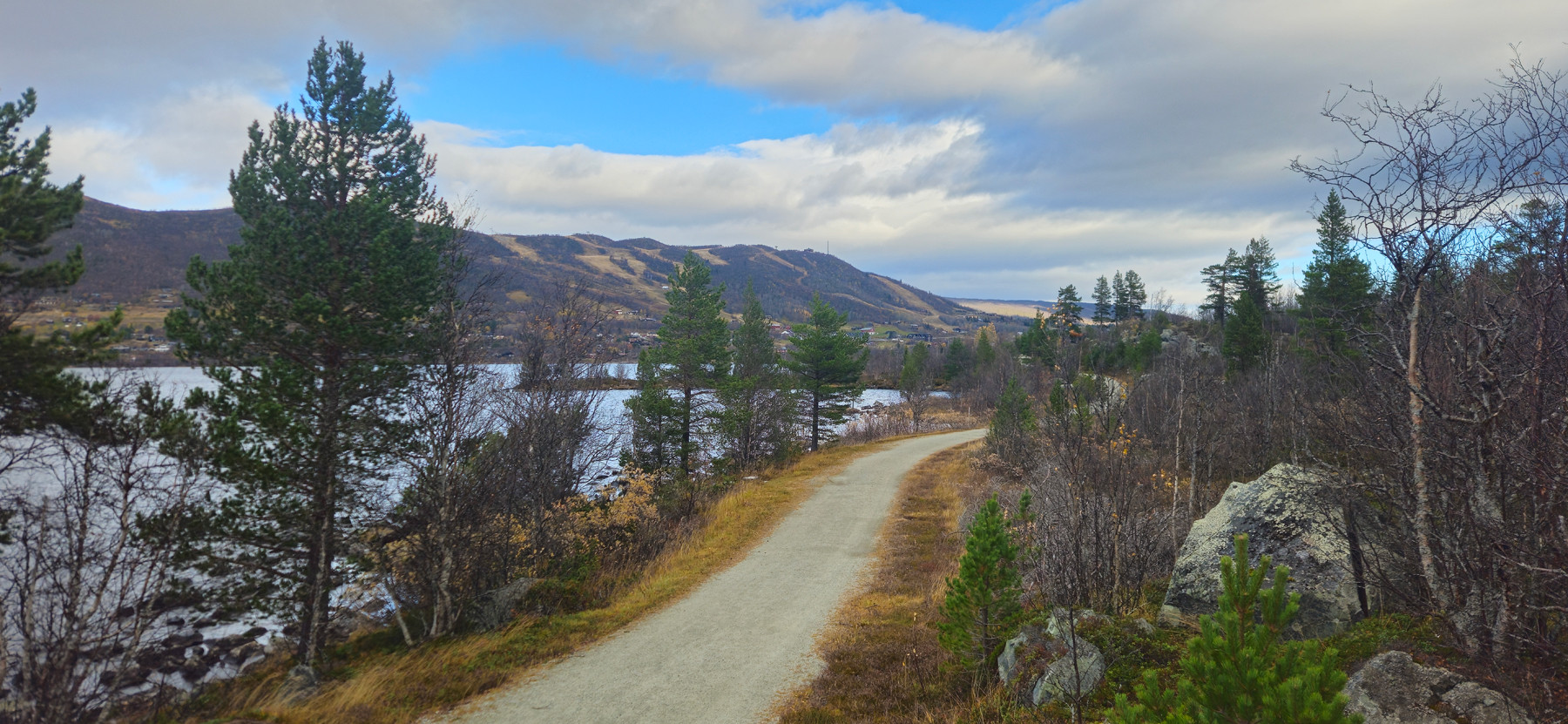 Vandretur rundt Ustedalsfjorden på Geilo