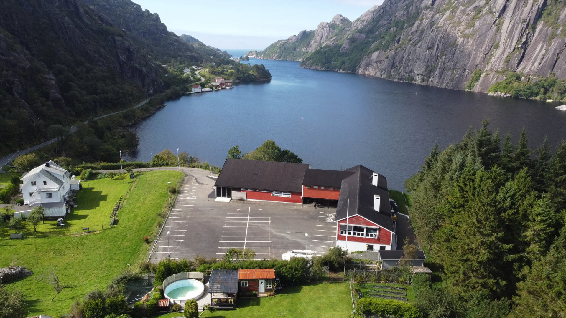 Brufjell Hostel & Parking