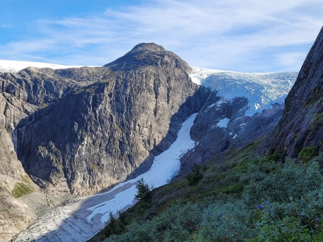 Vandretur til Brenndalsbreen fra Aabrekk i Oldedalen - Stryn, Vestland
