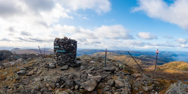 Gullfjelltoppen via Tjørndalen fra Osavatnet - Bergen, Vestland