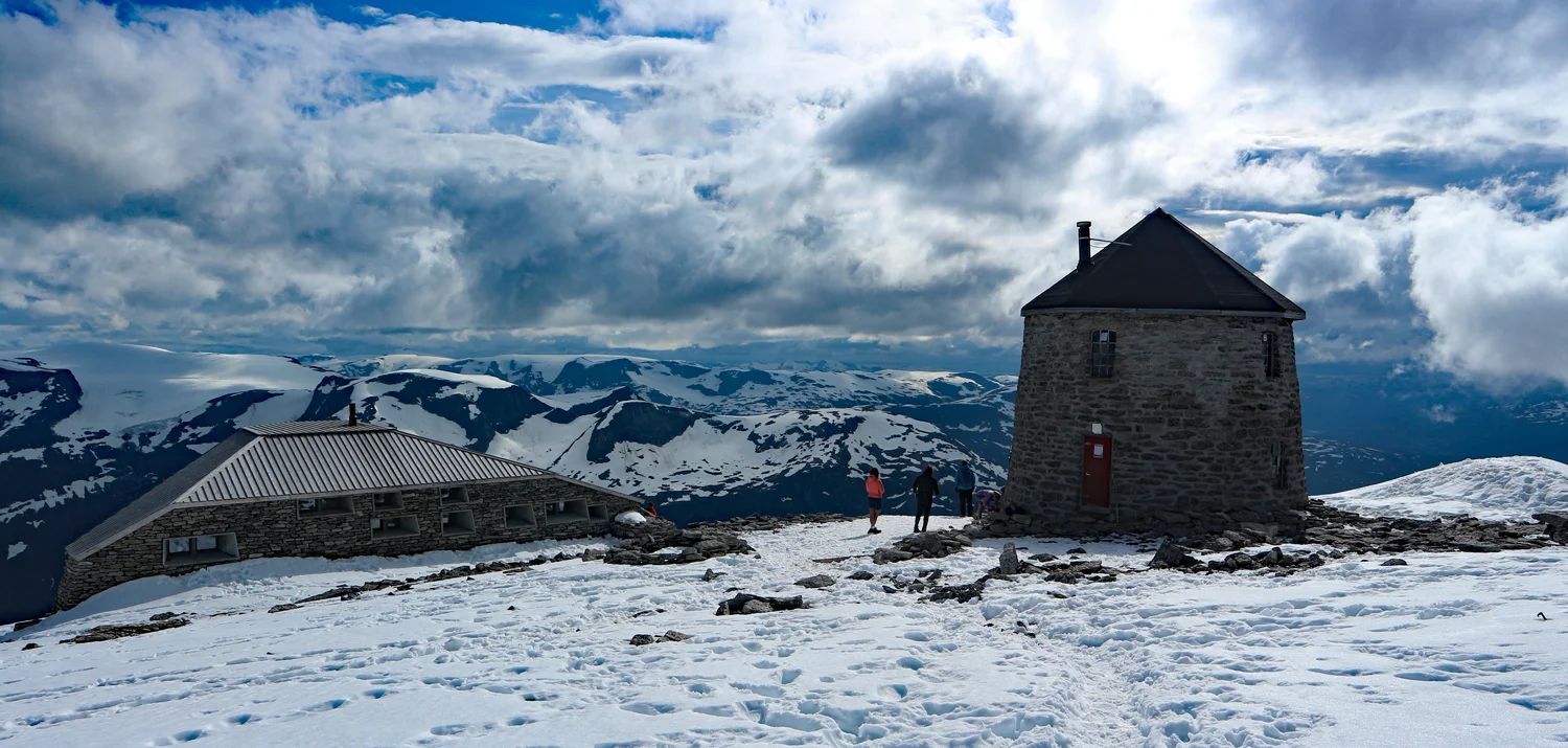 Fjelltur til Skålatårnet (1843 moh) fra Loen